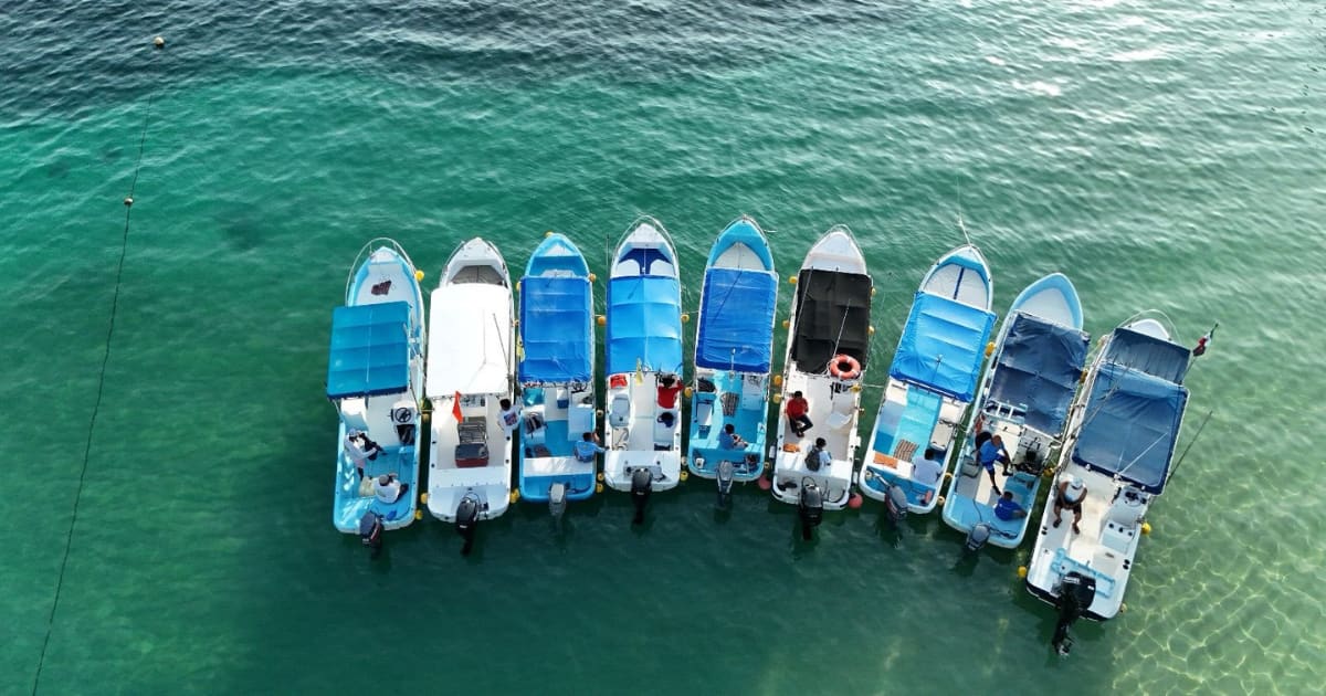 Private Boat Tour in Huatulco with Guide