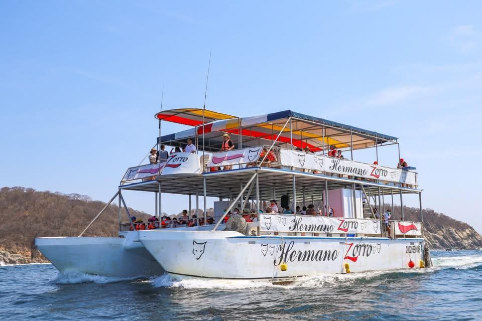 Huatulco Bays Catamaran Tour: photo 3