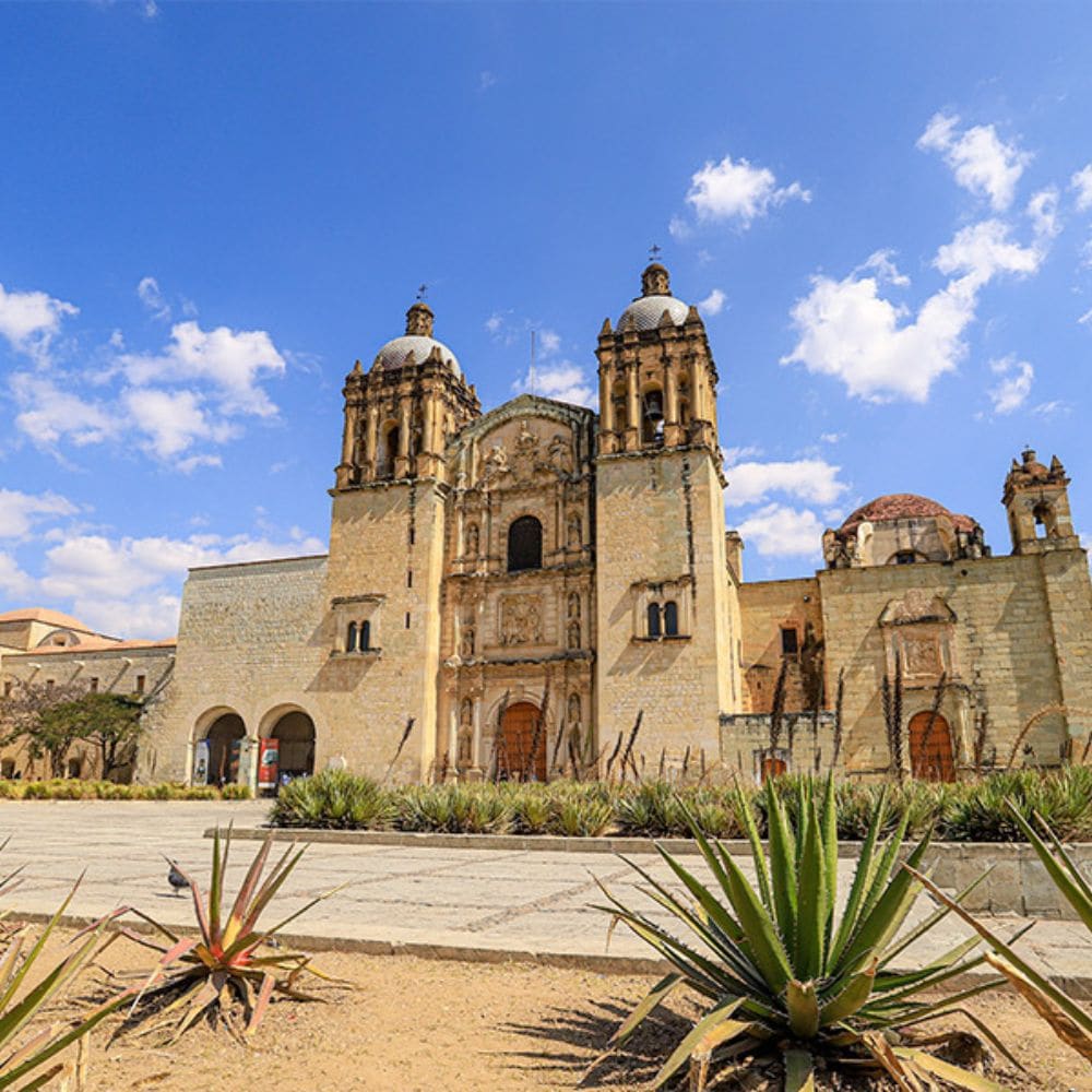 Oaxaca, Monte Albán, Markets and Culture Tour from Huatulco Bays