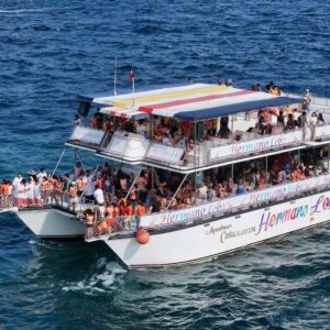 Tour por las Bahías en catamarán