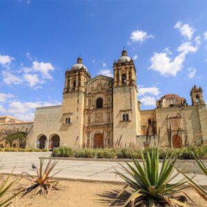 Tour a Oaxaca, Monte Albán, Mercados y Cultura saliendo de Bahias de Huatulco